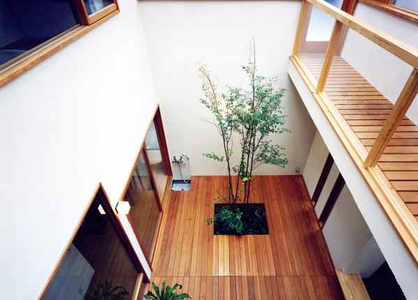 中庭のある狭小住宅
