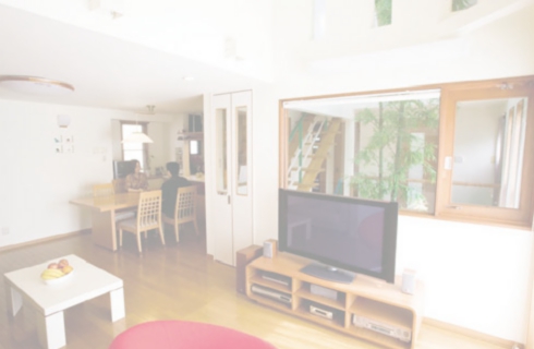 性格の違った2つの中庭(パティオ)をもつ家